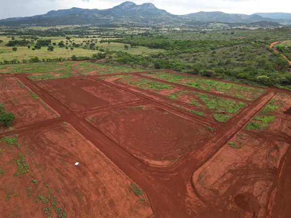 Vista aérea real do Jardim Moaz com os lotes já demarcados